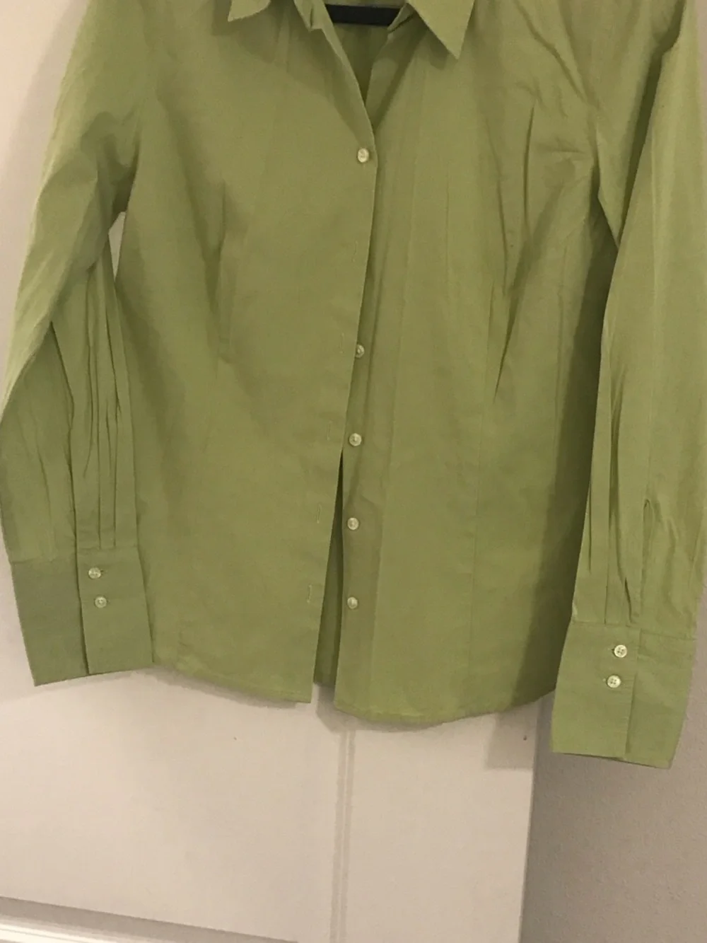 Ann Taylor Light Lime Button-Down Blouse - Picture 2 of 3